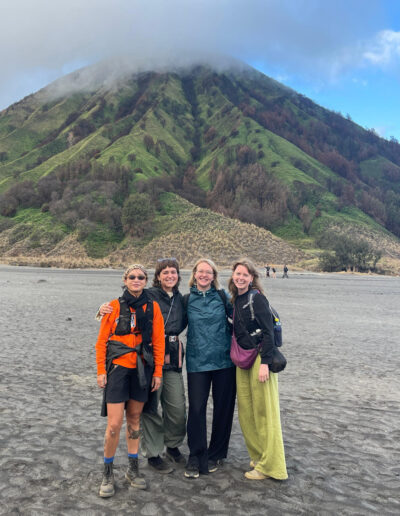 Travel with people met in hostels