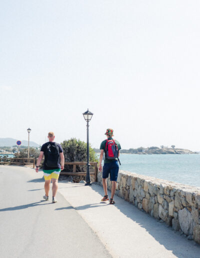 Making friends during solo travel