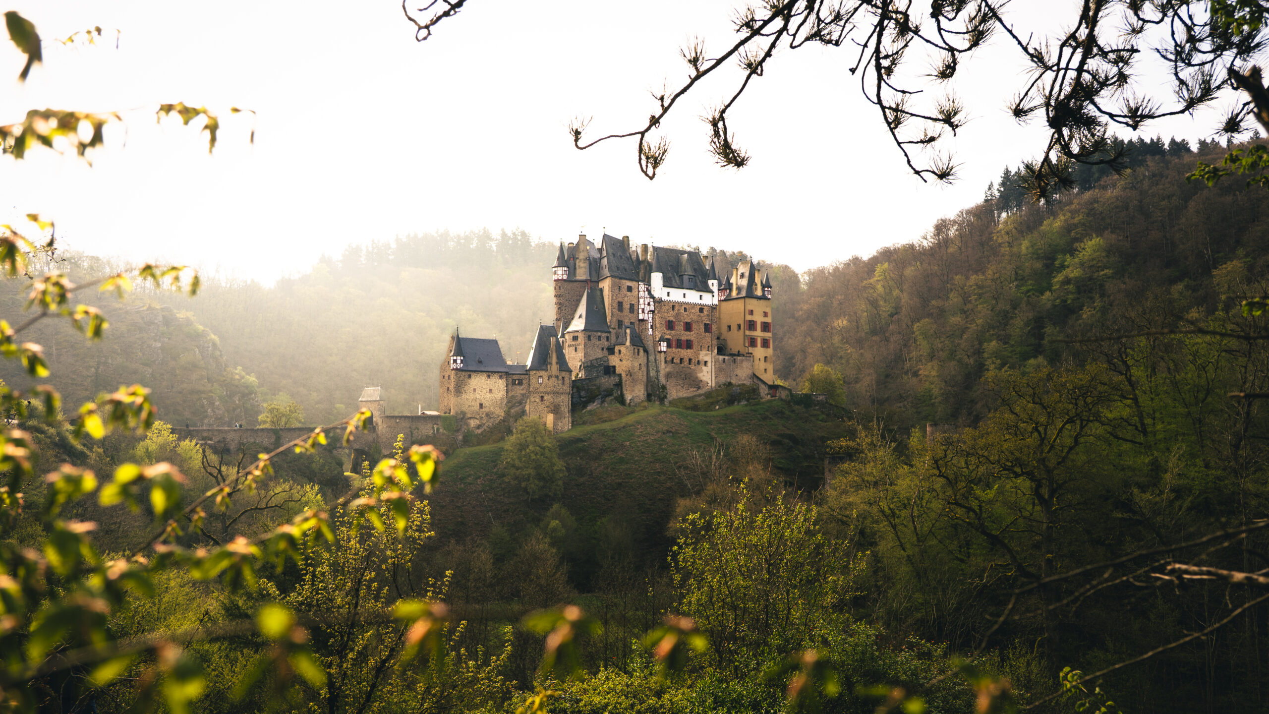 Walk around famous landmarks to get unique photos